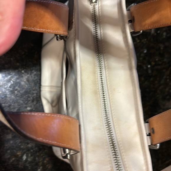 Small Cream coach purse - Picture 4 of 6